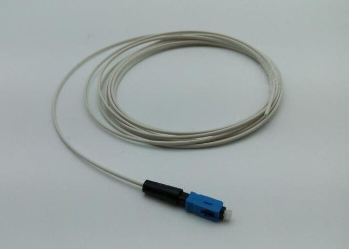 Conector rápido de la fibra óptica del cable de descenso de FTTH pre - 50m m pulidos hicieron en sitio