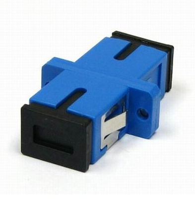 China SC a una cara/UPC del adaptador de la fibra óptica del solo modo con el tapón antipolvo del reborde/del negro proveedor