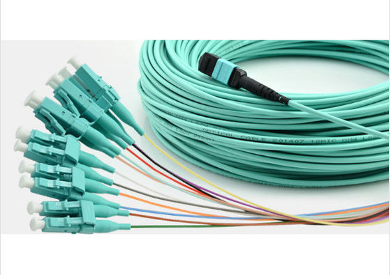 China 12 cordón de remiendo con varios modos de funcionamiento de las fibras MPO para la red 850 nanómetro - 3.5dB/kilómetro de FTTB de atenuación proveedor